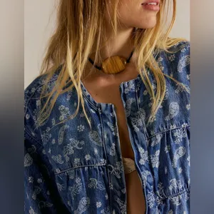Free People We The Free Layla Printed Denim Jacket in Blue Fog Size Large EUC Worn Once! 💙💙💙 thumbnail 4
