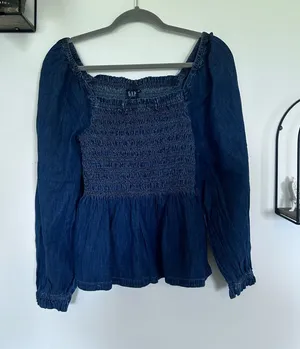 NWT Gap Denim Blue Cotton Blend Long Sleeve Smocked Top Blouse Size XS thumbnail 1