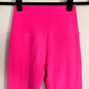 Beyond Yoga Spacedyed Womens High Waisted Midi Leggings Neon Electric Pink Small thumbnail 3