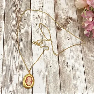 Vintage Gold tone Cameo Locket Necklace thumbnail 4