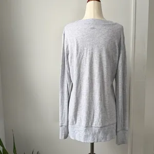 ALO Yoga Soho Heather Gray Long Sleeve Tee Size Small High Lo Casual Top thumbnail 2