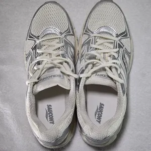 Saucony Ride Millennium Silver Cream Metallic Sneakers Women’s 10 NWOT thumbnail 3