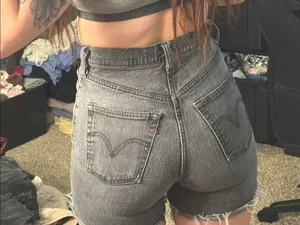Levi’s High-Waist Gray Denim‎ Cutoff Shorts thumbnail 3