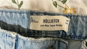 Hollister Jeans : Low-Rise Tapper Baggy thumbnail 3