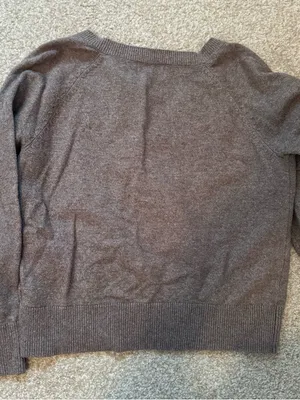 Old Navy V neck sweater thumbnail 3
