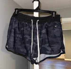Vuori Shorts Women’s thumbnail 1