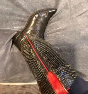 VINTAGE 70’s cowboy style boots. Size 9 thumbnail 2