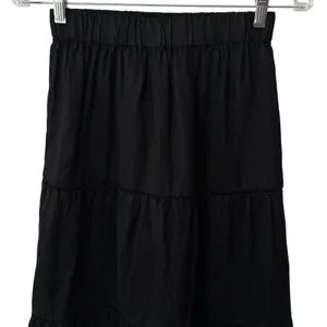 Saks Fifth Avenue 100% Linen Black Tiered Pull On Skirt Coastal Resort Travel XS thumbnail 3