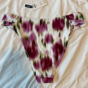 Abercrombie & Fitch ruched mid-rise moderate bikini thumbnail 5
