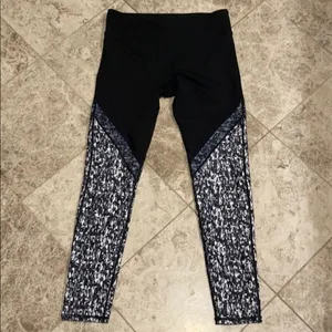 Fabletics Mid-Rise Mesh Powerhold Legging Medium Black Sheer Full Length thumbnail 4