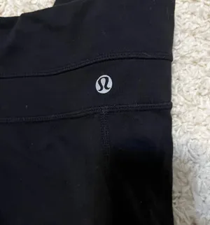 Lululemon Black Cropped Leggings Size 10 thumbnail 2