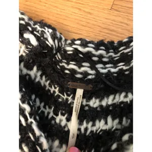 Free People Women Chunky Knit Sweater‎ Off the Shoulders Striped Black White S thumbnail 6