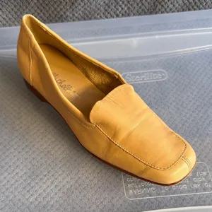 Michelle D‎ Womens Tan Beige Leather Square Toe Loafers Low Block Heel SZ 7 thumbnail 3