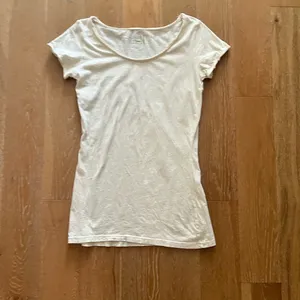 Women's White Top by Hoodies gently worn thumbnail 7