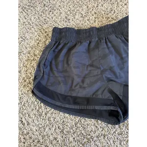 ASICS Women's Black Camo Running Shorts Size‎ Small thumbnail 2