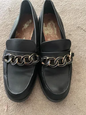 Kohl's Black Loafers with Gold Chain Trim Size 6 thumbnail 1