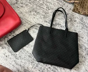 Michael Kors Purse & Wallet thumbnail 1