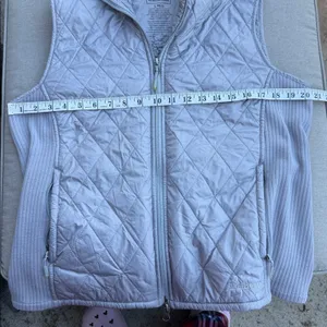 L.L. Bean Women's Light Gray Quilted Vest Size large thumbnail 4