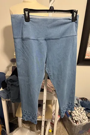 Women’s Light Blue Embroidered Hem Capri leggings thumbnail 1