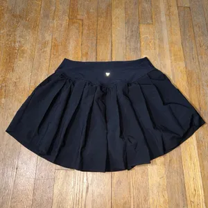Old Navy PowerSoft Black Pleated Tennis Skort with Built-in‎ Shorts Women Size S thumbnail 2