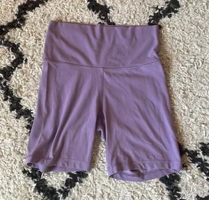 Aritzia TnaBUTTER™ Atmosphere Hi-Rise 7" Short thumbnail 4