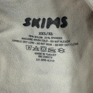 SKIMS Sculpting‎ Bodysuit Mid Thigh Ochre Tan XXS/XS SH-BSB-0340 Shapewear thumbnail 4