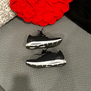 Under Armour black sneakers thumbnail 2