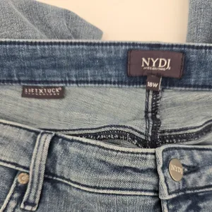 NYDJ Jeans Womens 18W Lift Tuck Cropped Flare Blue Side Stripe Frayed Hem EUC thumbnail 4