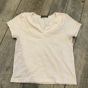 Brandy Melville cropped tee thumbnail 1