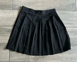 Black pleated skirt Size M thumbnail 1
