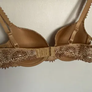 Women’s Padded Chantelle Bra thumbnail 9