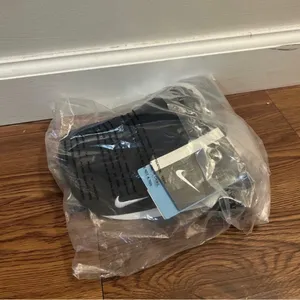 NWT Nike Black/White Sphere Dry Logo Unisex Cap thumbnail 2