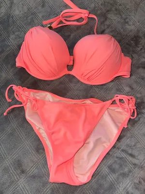 Victoria’s Secret bikini set thumbnail 1