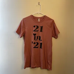 21 in 21 T-Shirt Women's Medium Peach Pink Top Graphic Tee Birthday‎ Celebrate thumbnail 2