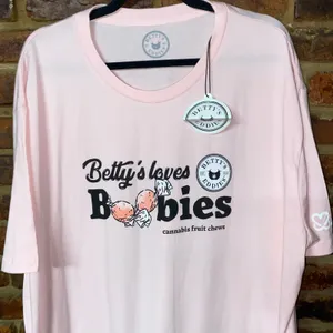 NWT Betty's Eddies Love Boobies Pink Short Sleeve T-Shirt Unisex Size 3XL thumbnail 3