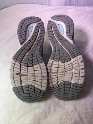 New Balance Women's Light Gray Running Sneakers with Mint Trim thumbnail 9