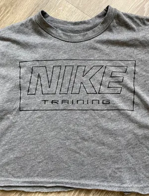 Nike Crop Top T-shirt 🖤 thumbnail 4