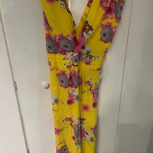 Vibrant Yellow Sleeveless V-Neck Maxi Dress thumbnail 3