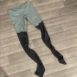 Alo green gray ribbed leg leggings sweat pants medium thumbnail 1