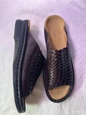 Clarks womenDark Brown Woven Leather Slide Sandals thumbnail 4
