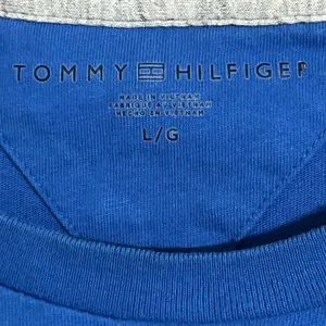 Tommy Hilfiger Blue Graphic T-shirt Short Sleeve Woman's Size Large‎ thumbnail 4