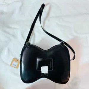 Dr. Martens Vegan Bow Bag in Black Oxford - NWT thumbnail 3