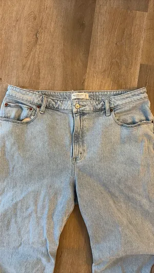 Abercrombie Curve Love Jeans thumbnail 2