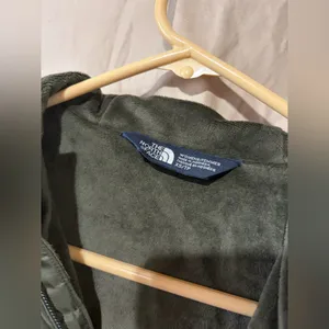 North face jacket thumbnail 3
