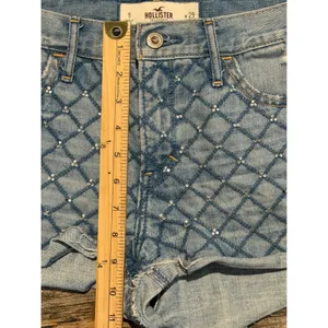 Hollister Light Wash‎ Quilted Rhinestone 1" Denim Mini Shorts Cuffed Size 9/29 thumbnail 7