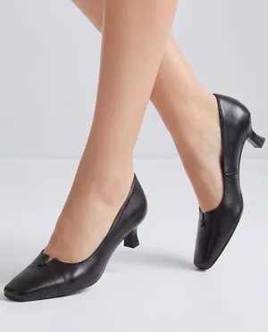 Stuart Weitzman Black Leather Low Kitten Heel Pumps sz 7 thumbnail 1