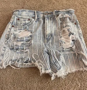 American Eagle 90s Boyfriend Shorts Denim Distressed thumbnail 1