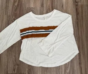 Boutique Top thumbnail 4