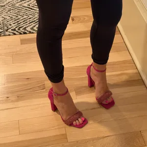 Marc Fisher Angelo sandal heel - size 6! thumbnail 2