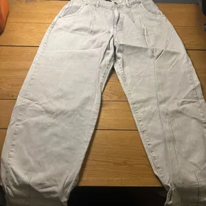 Zara jeans mom high rise oversized acid wash light wash 6 thumbnail 2